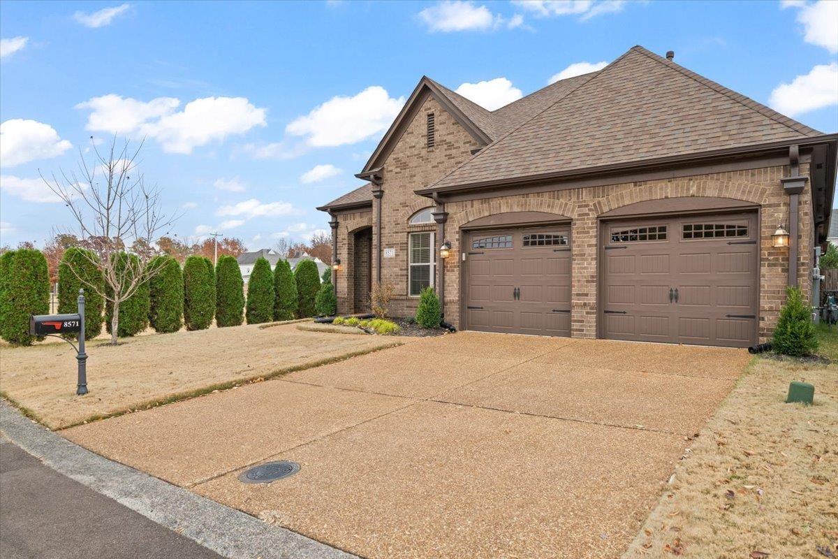 8571 WOODLAND ROSE CIR S