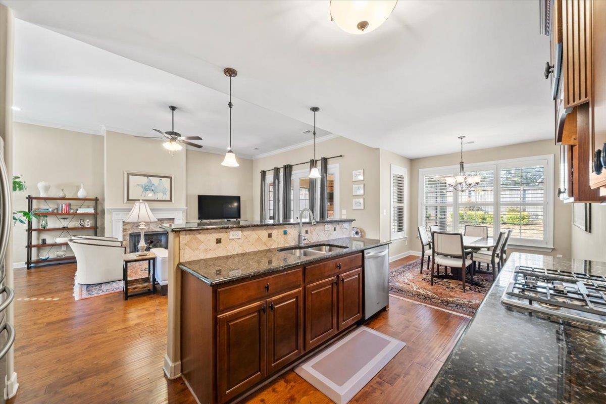 8556 WOODLAND ROSE CIR N