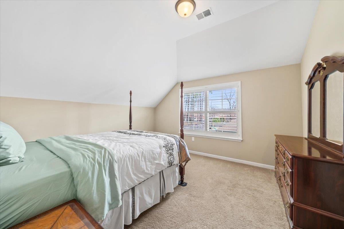 8556 WOODLAND ROSE CIR N