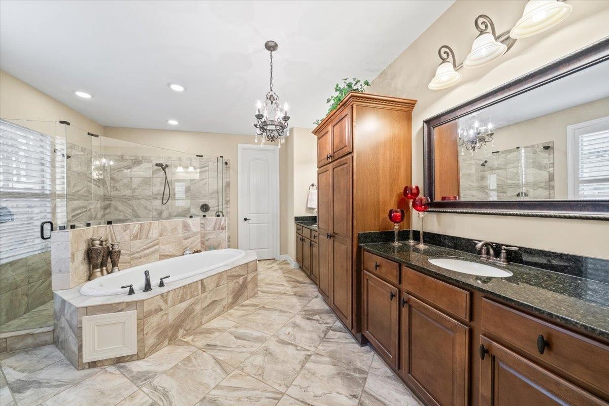 8556 WOODLAND ROSE CIR N