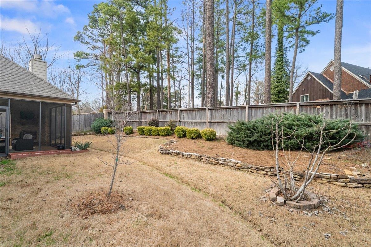 8556 WOODLAND ROSE CIR N