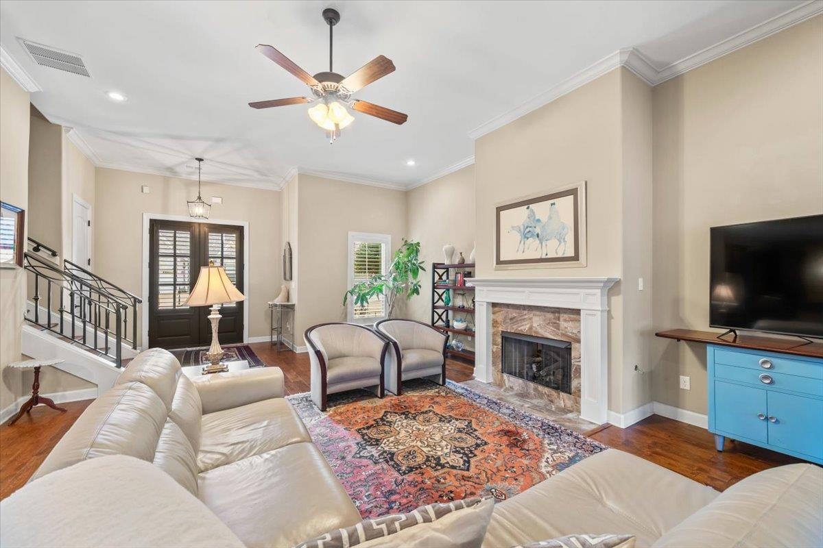 8556 WOODLAND ROSE CIR N