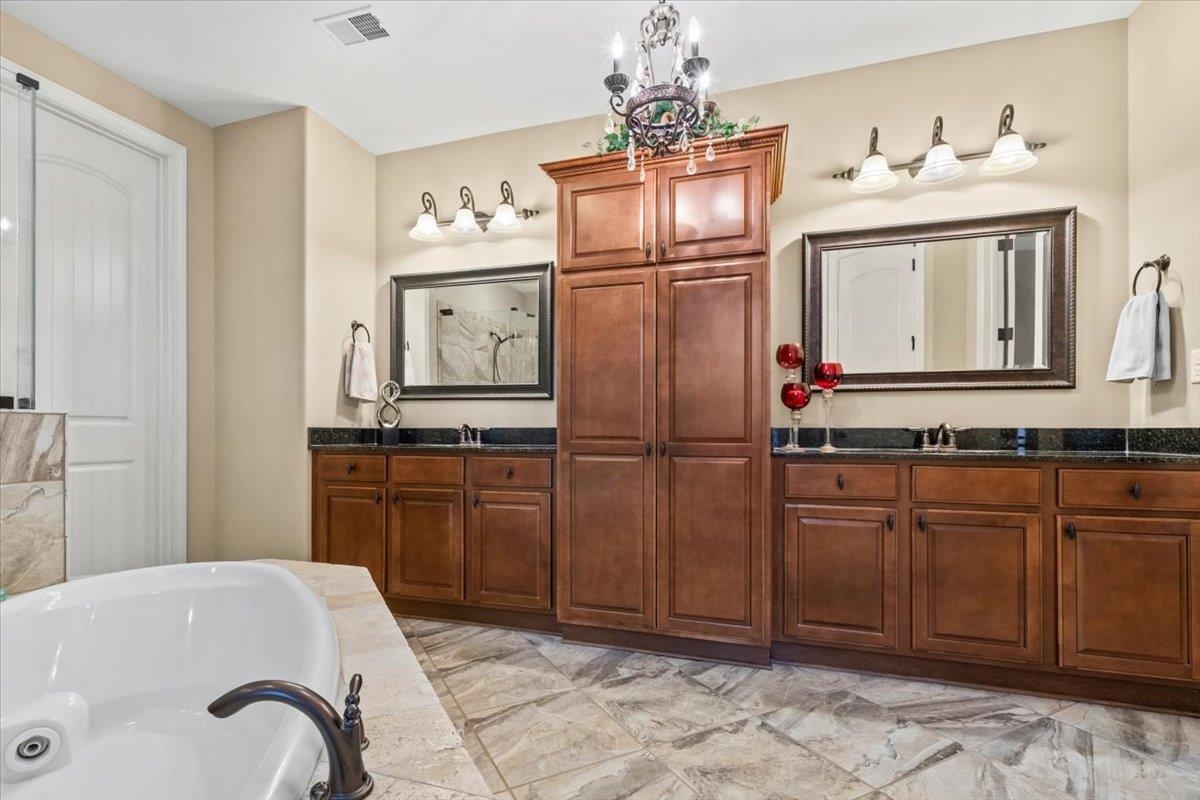 8556 WOODLAND ROSE CIR N