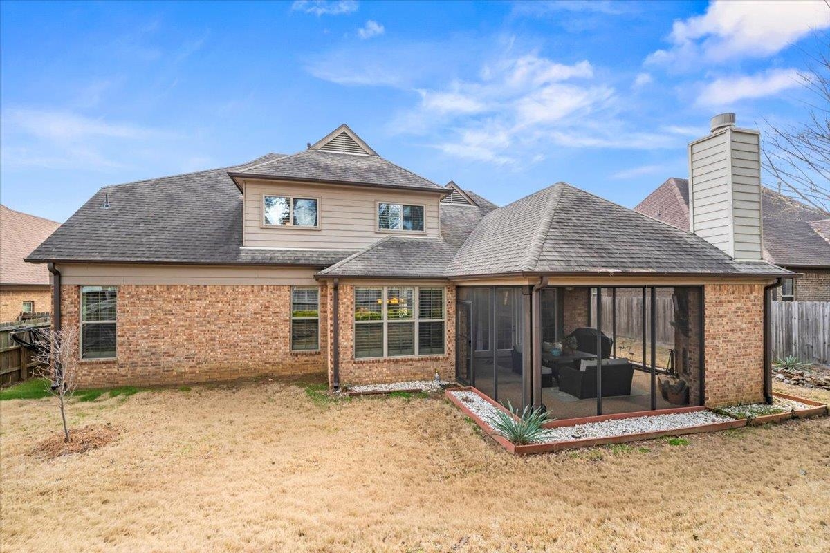 8556 WOODLAND ROSE CIR N