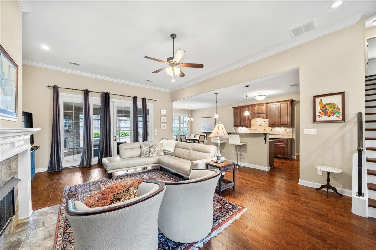 8556 WOODLAND ROSE CIR N