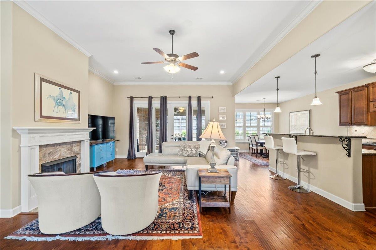 8556 WOODLAND ROSE CIR N