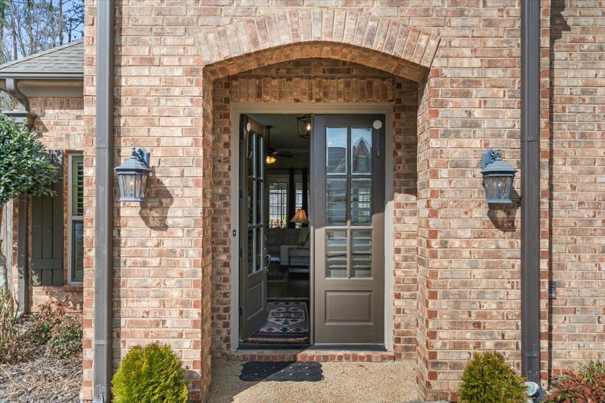 8556 WOODLAND ROSE CIR N