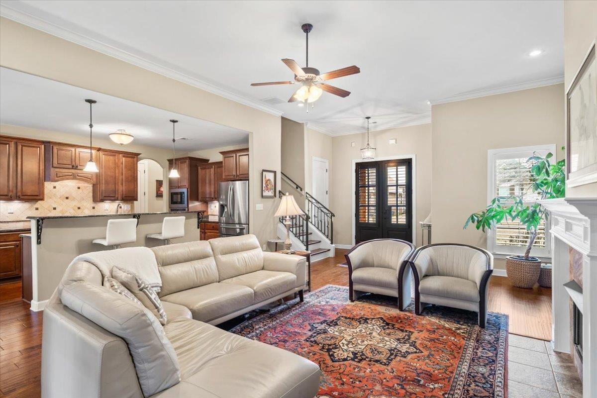 8556 WOODLAND ROSE CIR N