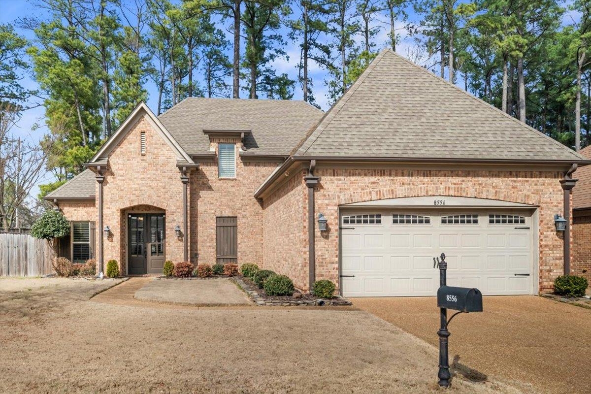 8556 WOODLAND ROSE CIR N