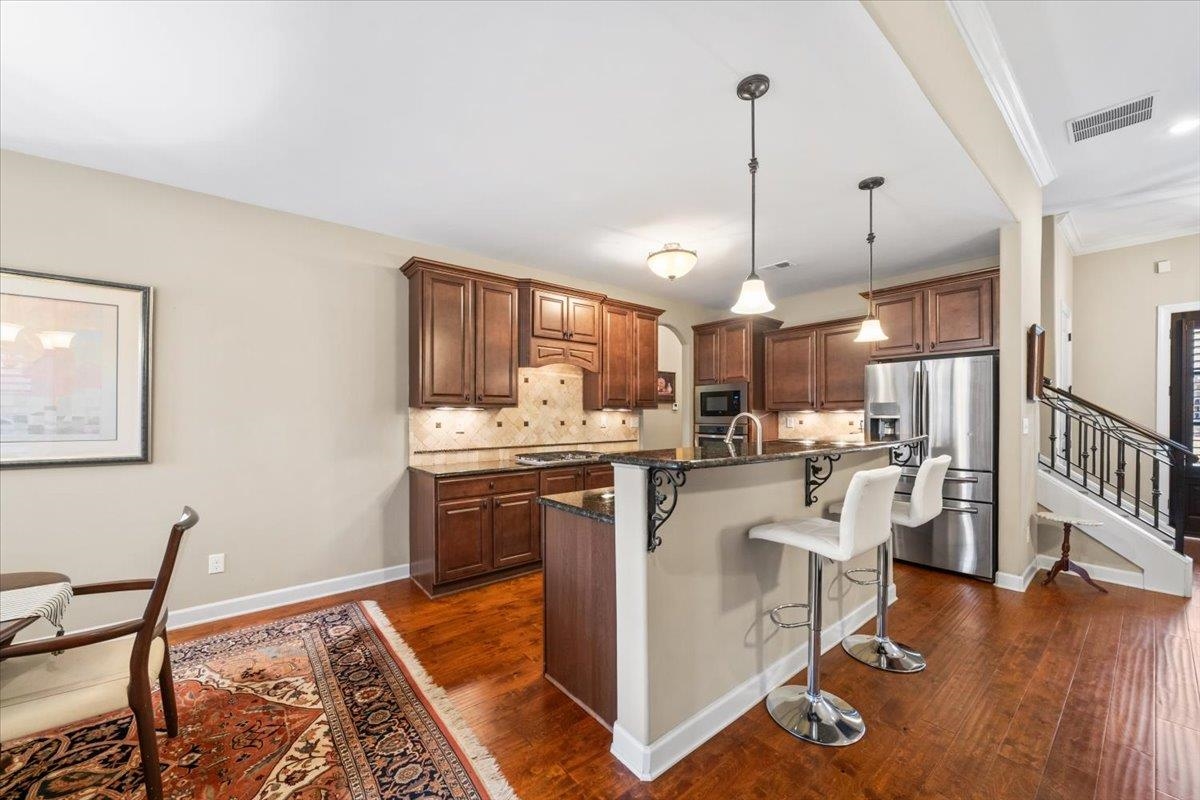 8556 WOODLAND ROSE CIR N