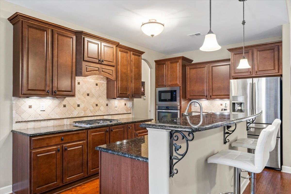 8556 WOODLAND ROSE CIR N