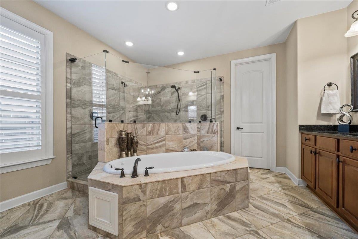 8556 WOODLAND ROSE CIR N