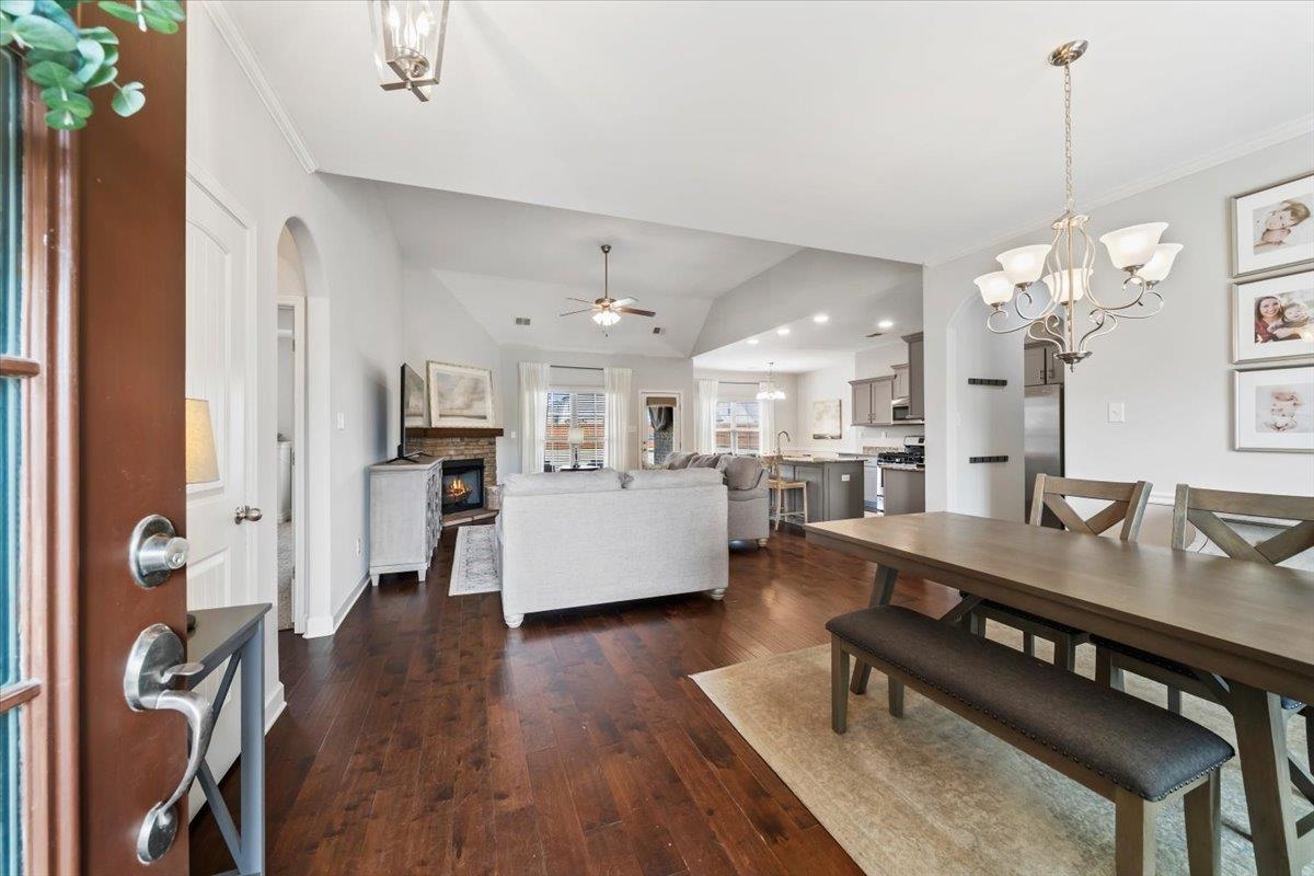 6303 CREEKSIDE LAKE DR