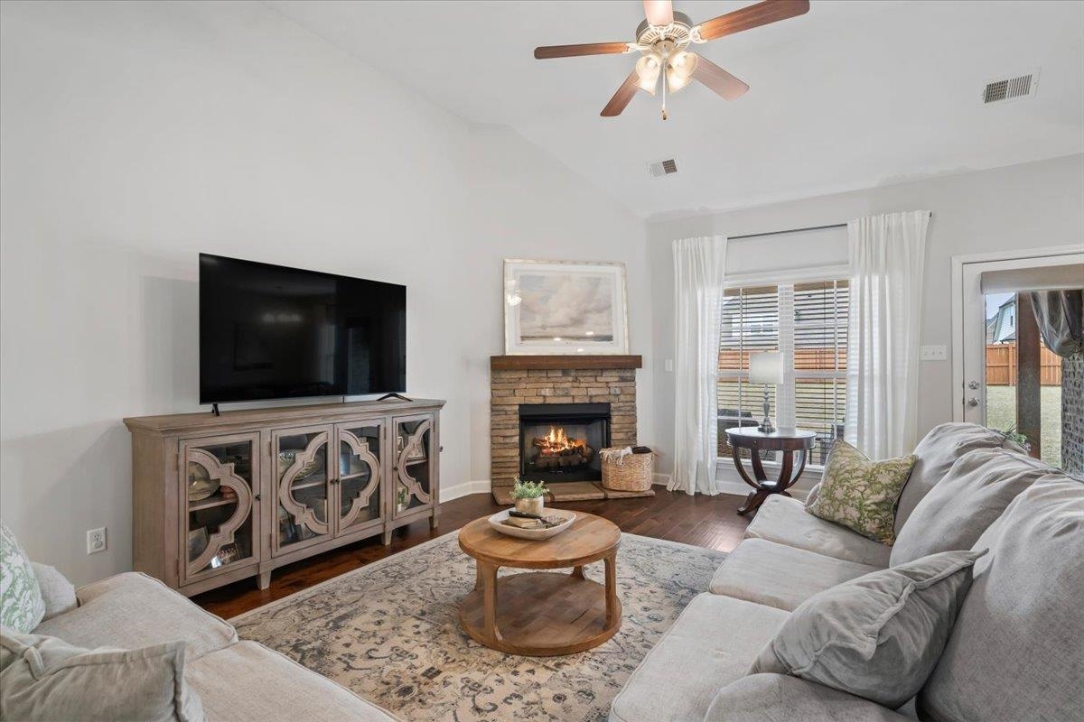 6303 CREEKSIDE LAKE DR