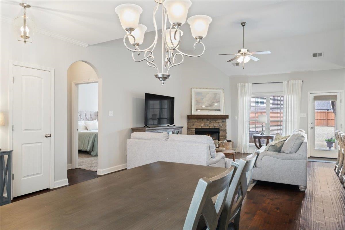 6303 CREEKSIDE LAKE DR