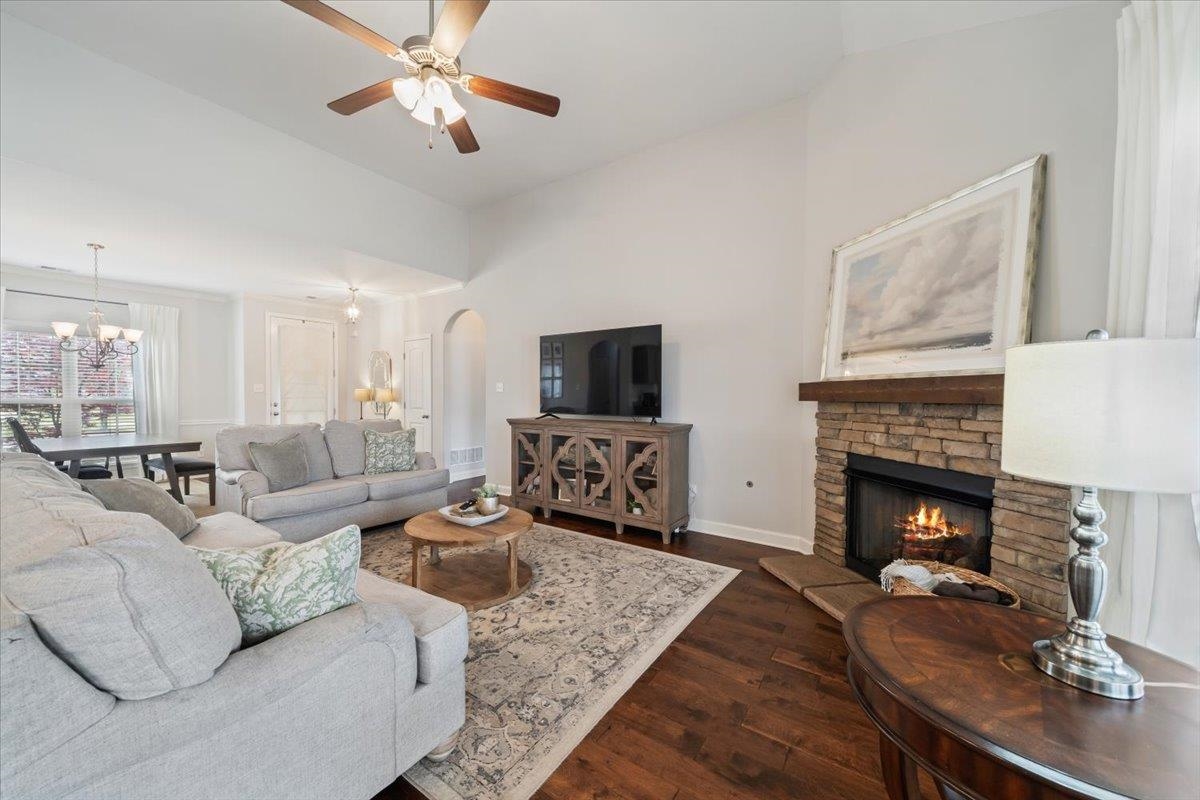 6303 CREEKSIDE LAKE DR