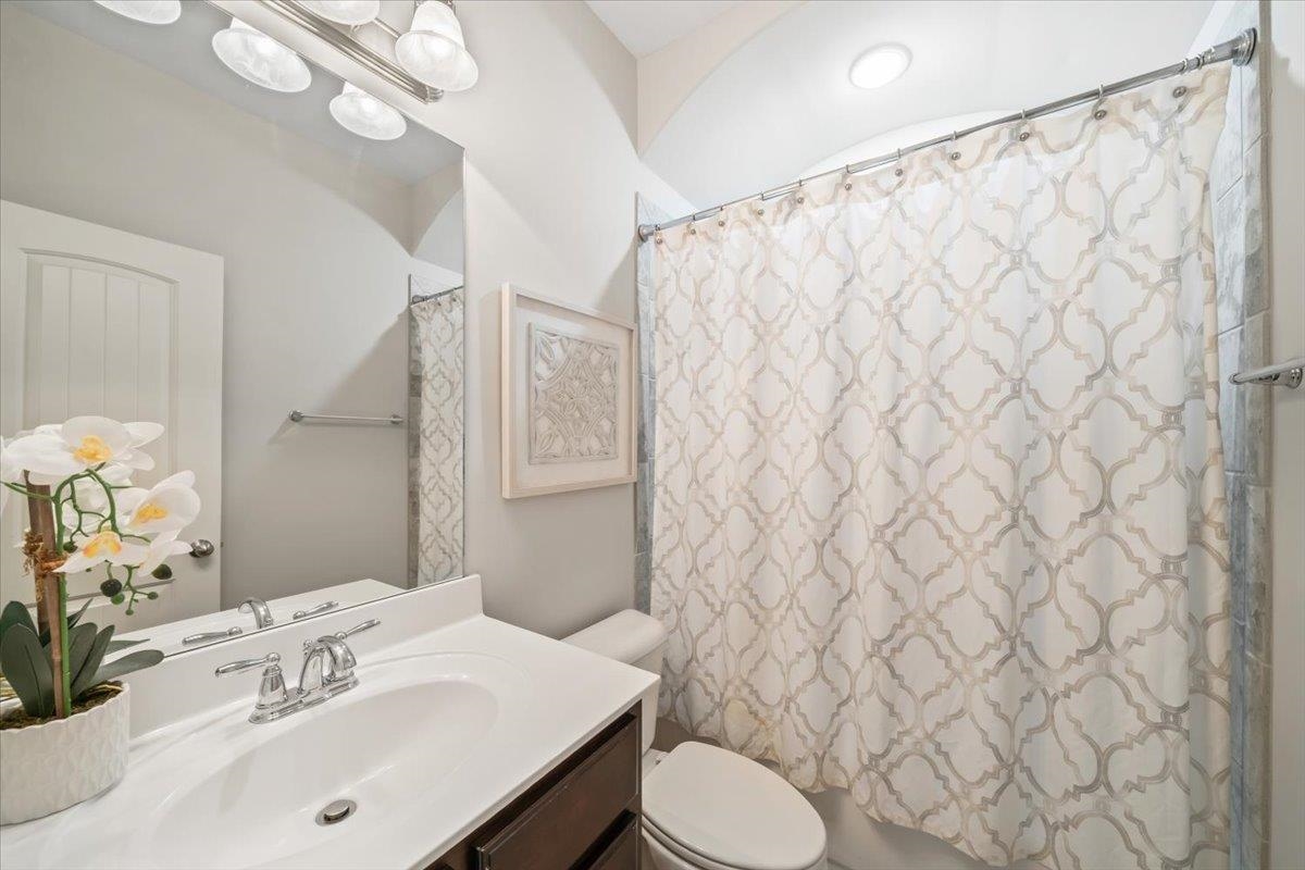 6303 CREEKSIDE LAKE DR