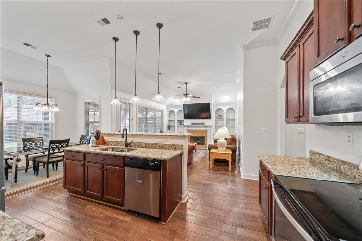 8558 WOODLAND ROSE CIR S
