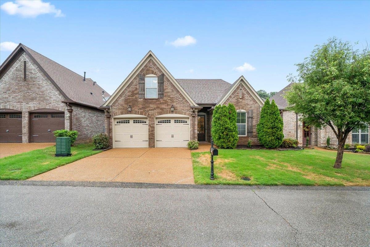 8558 WOODLAND ROSE CIR S