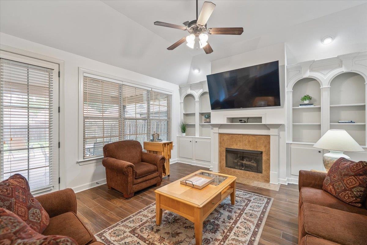 8558 WOODLAND ROSE CIR S