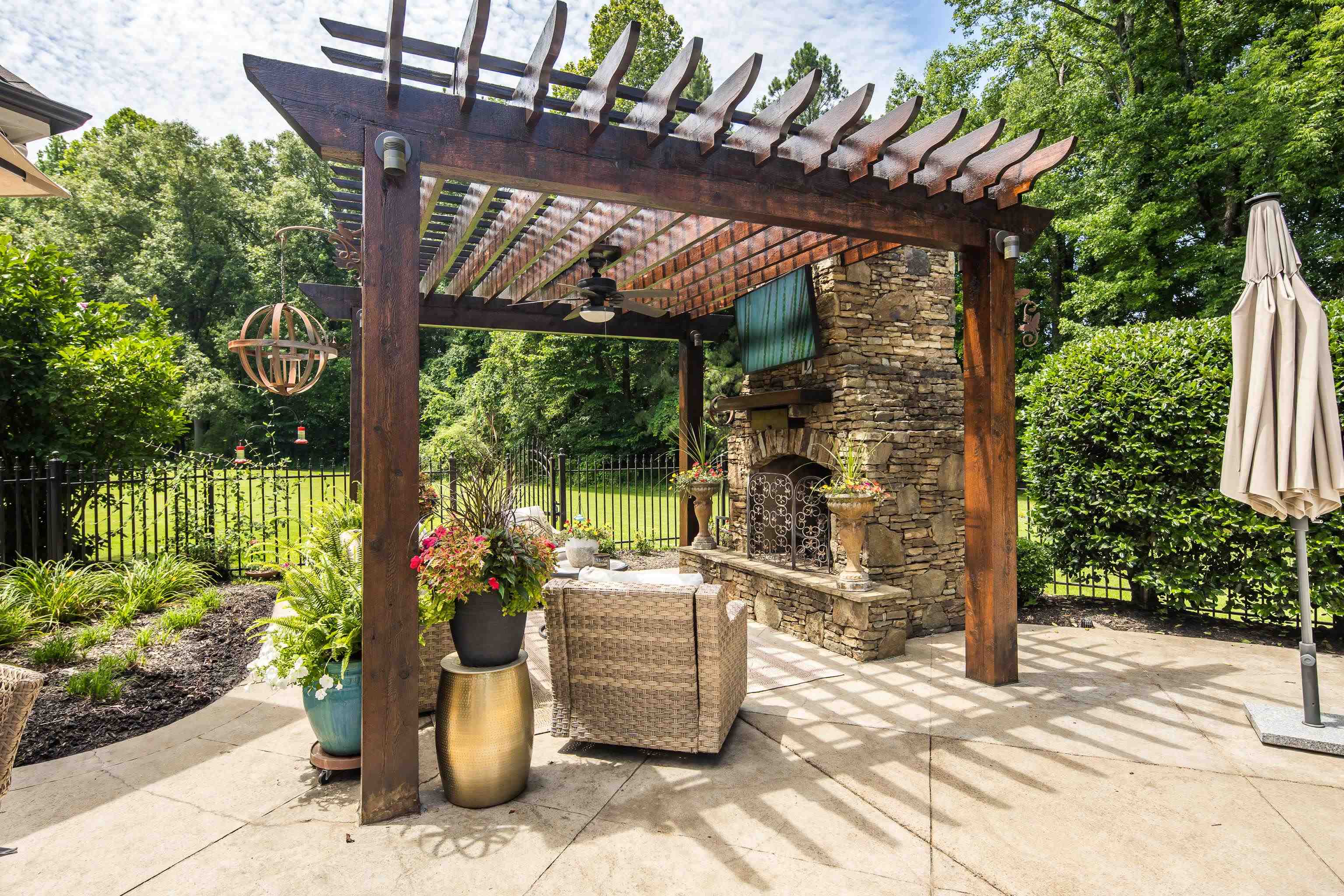 230 REGENT DR