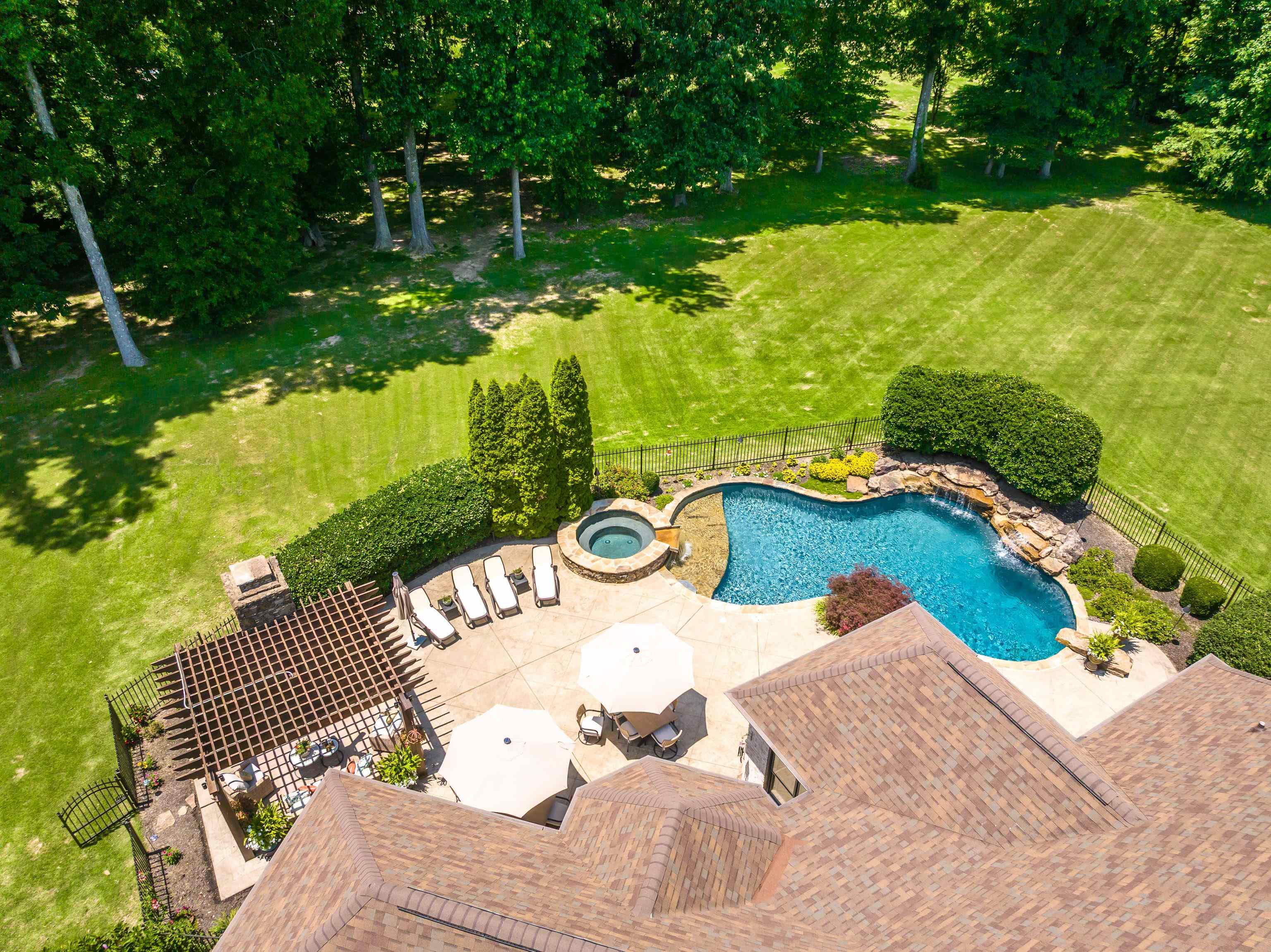 230 REGENT DR