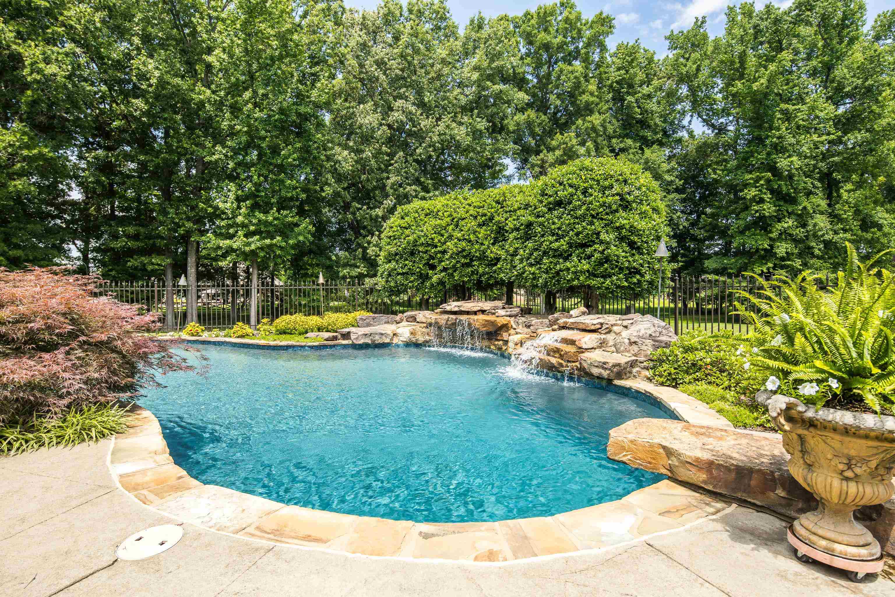 230 REGENT DR