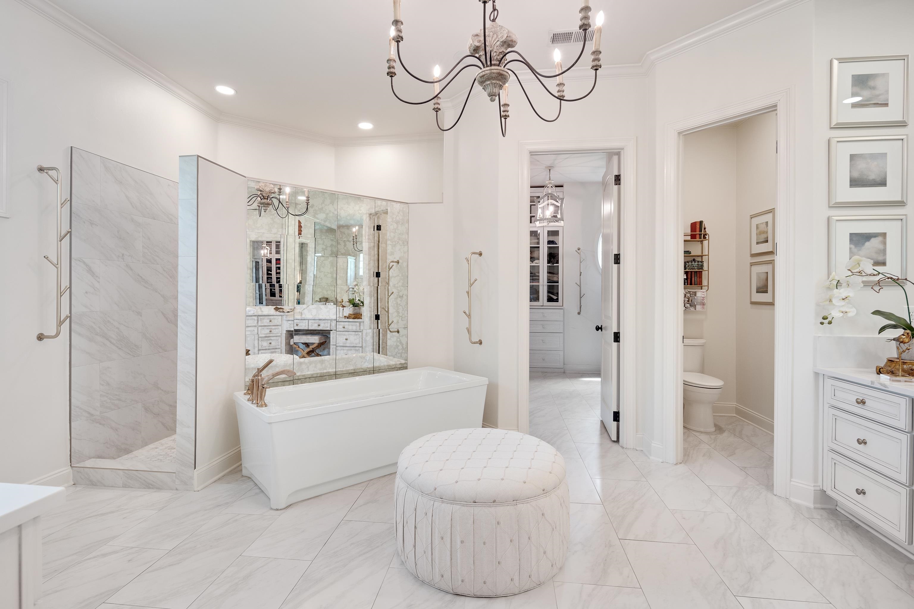 230 REGENT DR