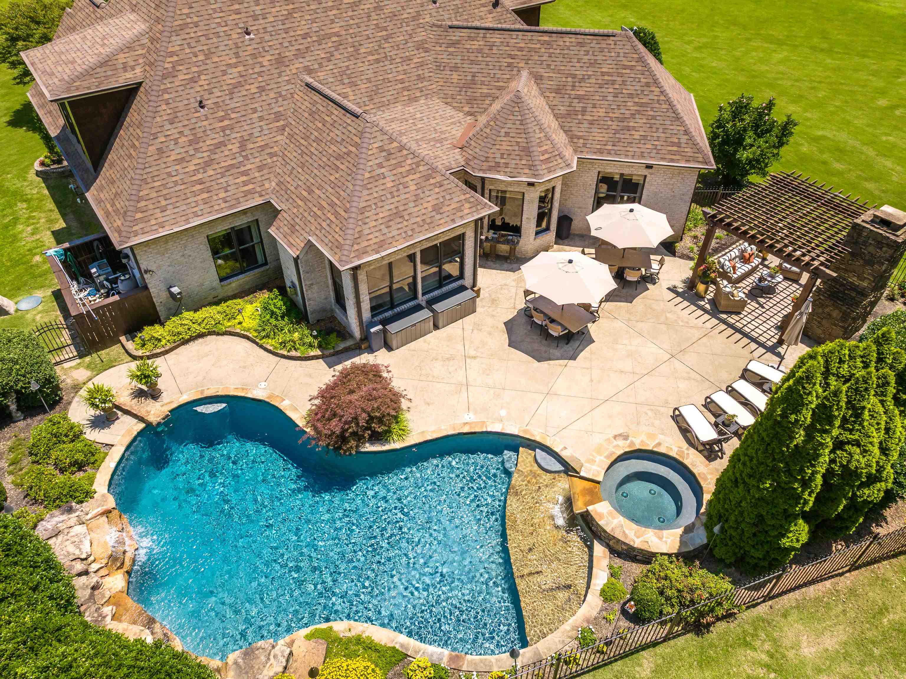 230 REGENT DR
