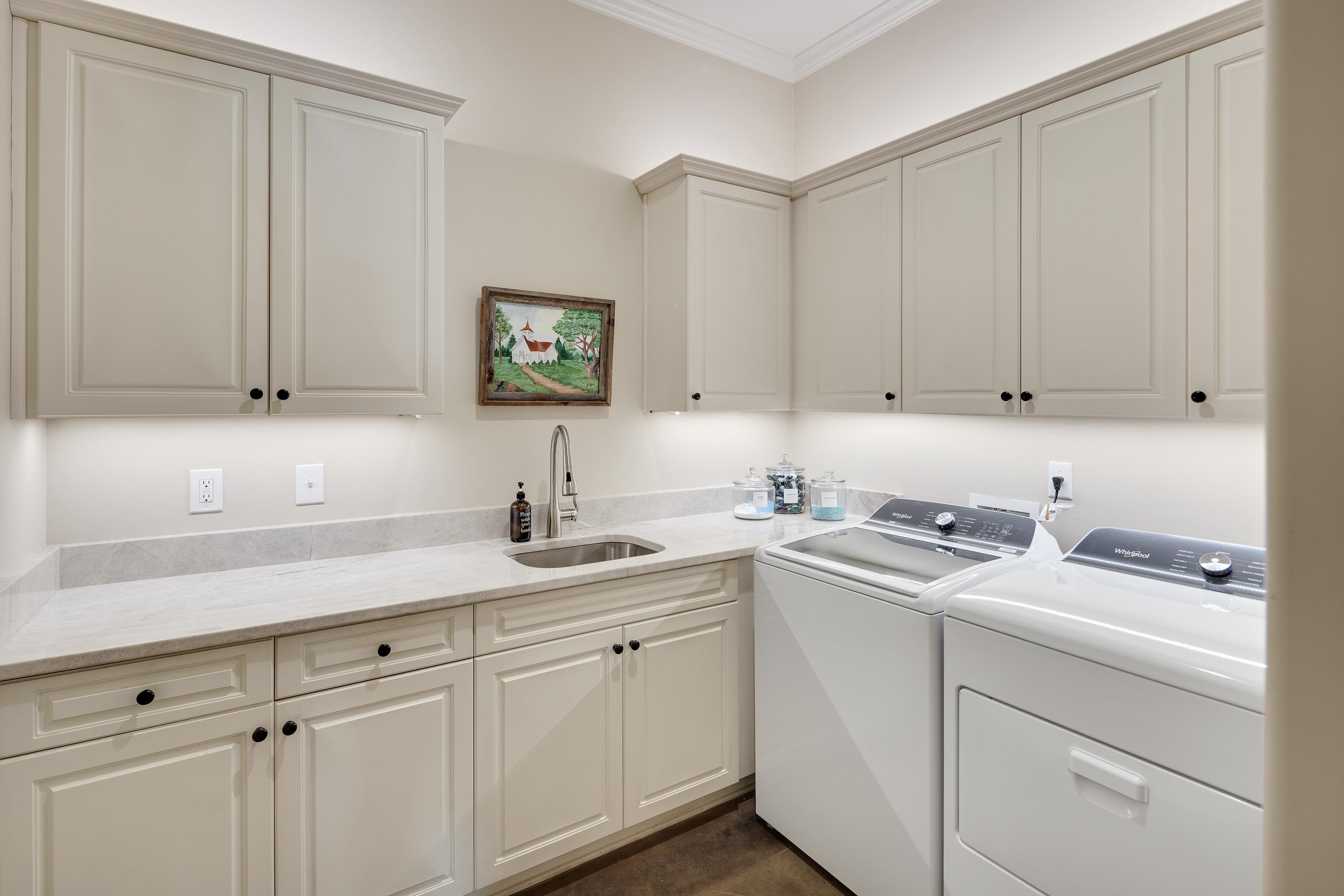 230 REGENT DR