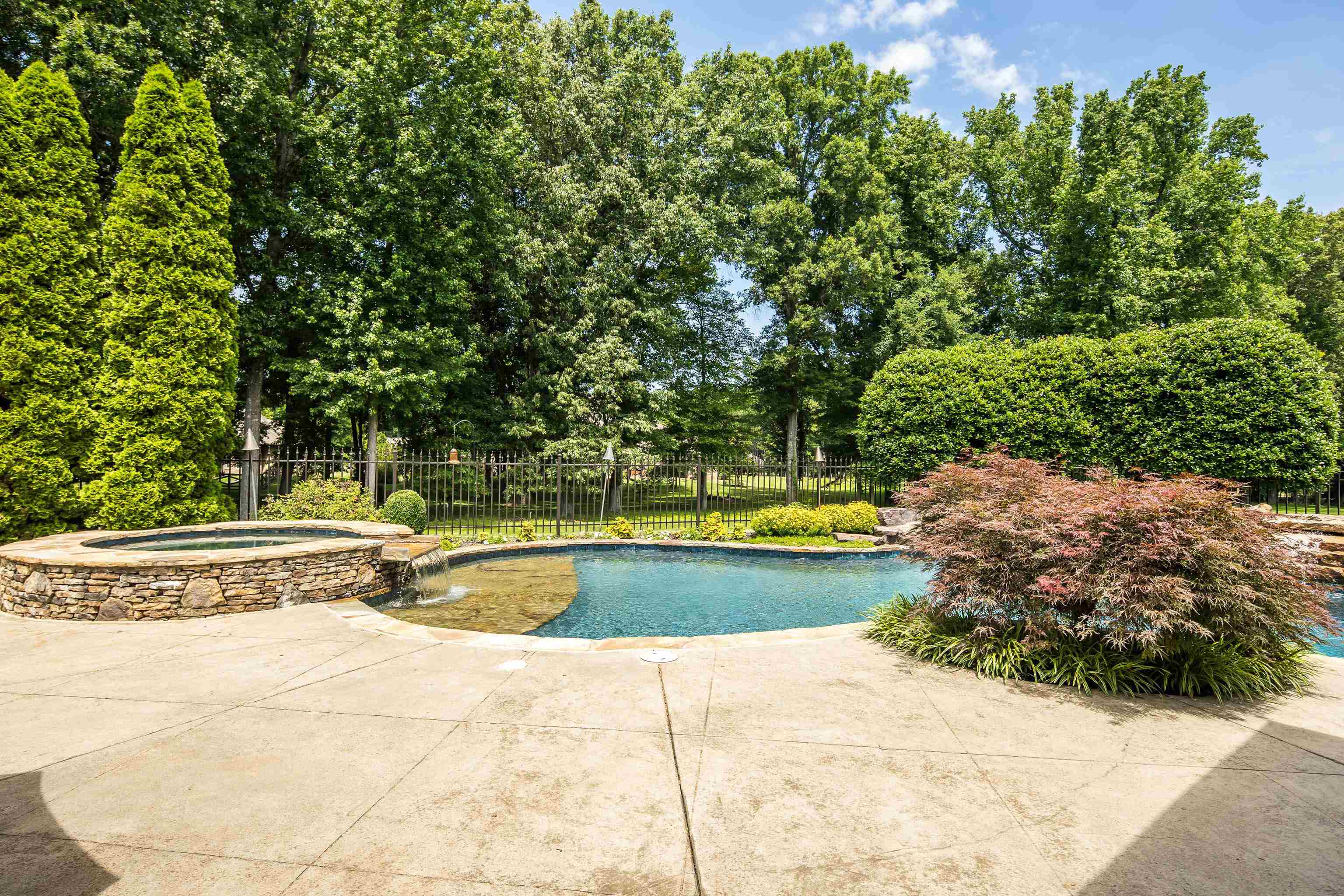 230 REGENT DR
