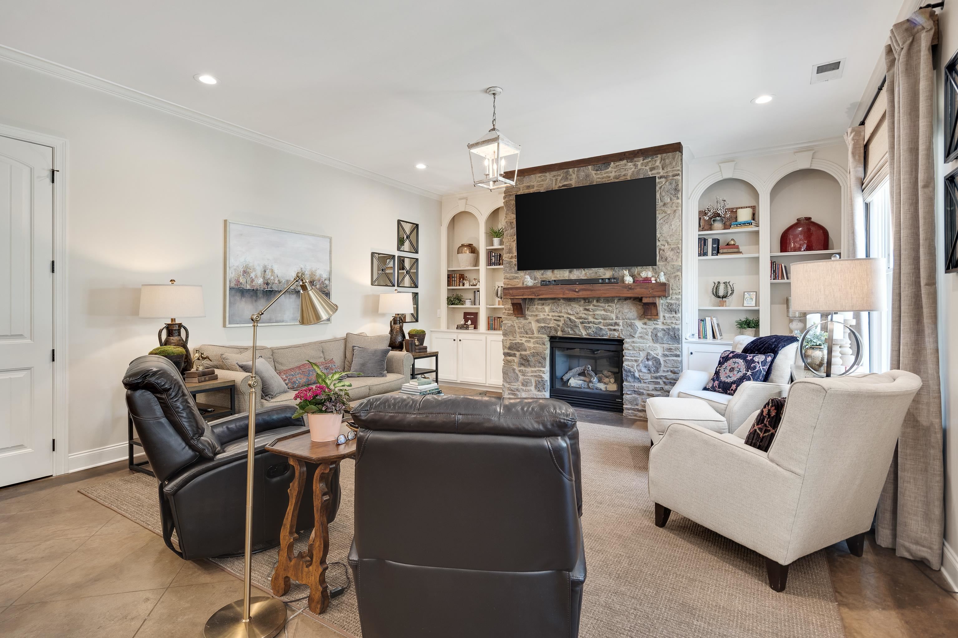 230 REGENT DR