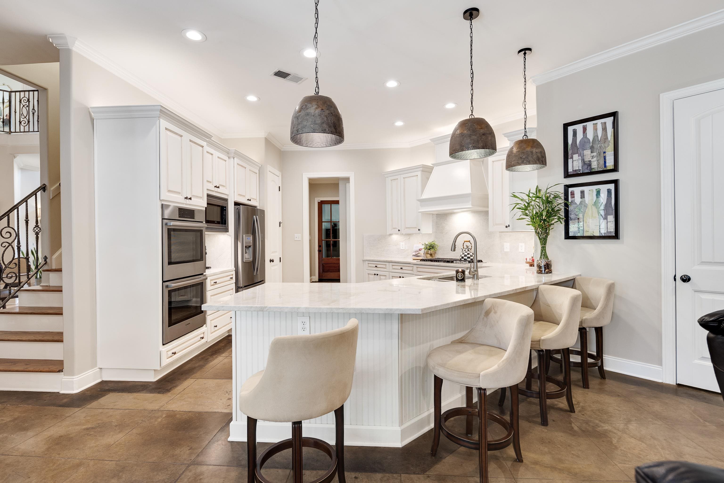 230 REGENT DR