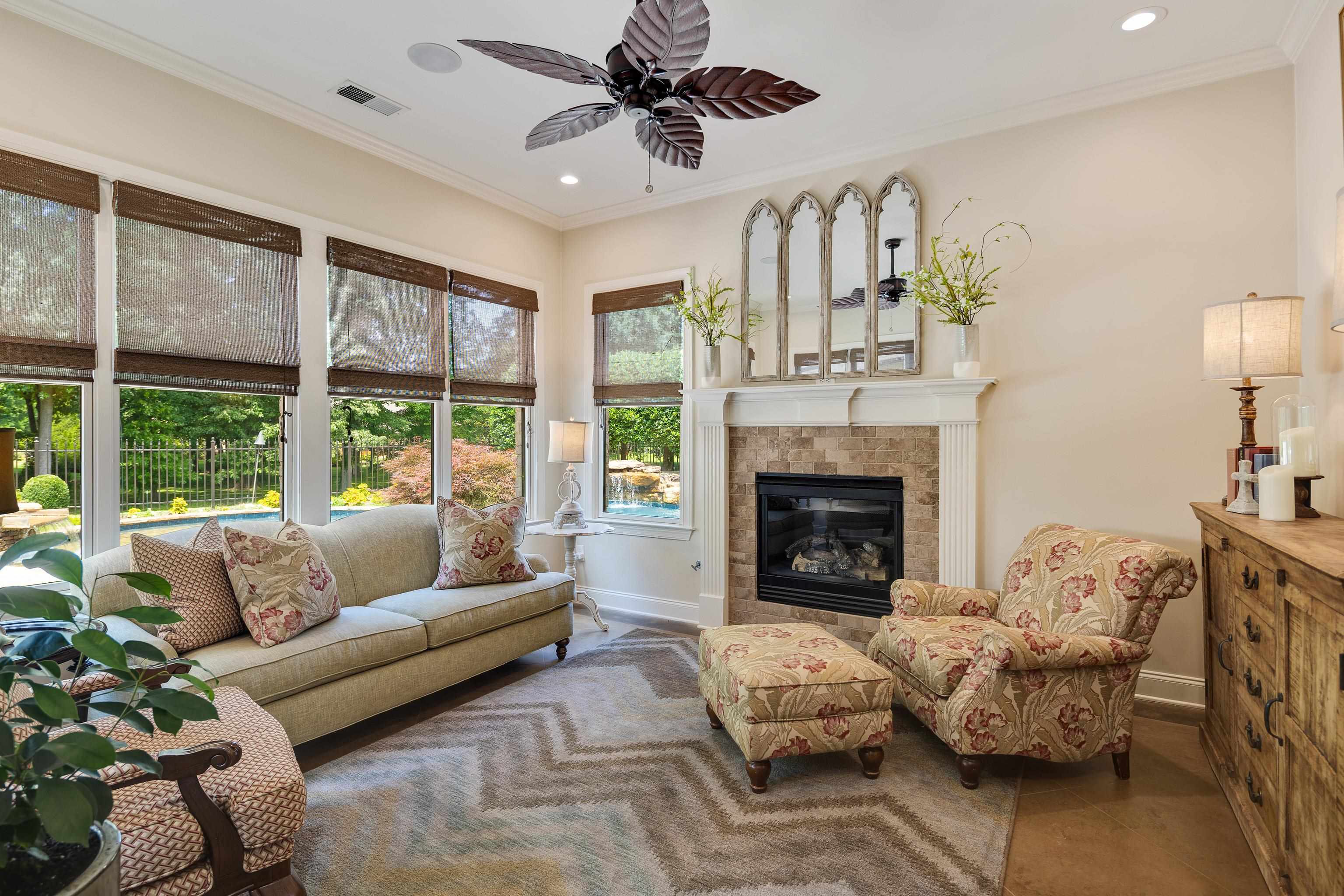 230 REGENT DR