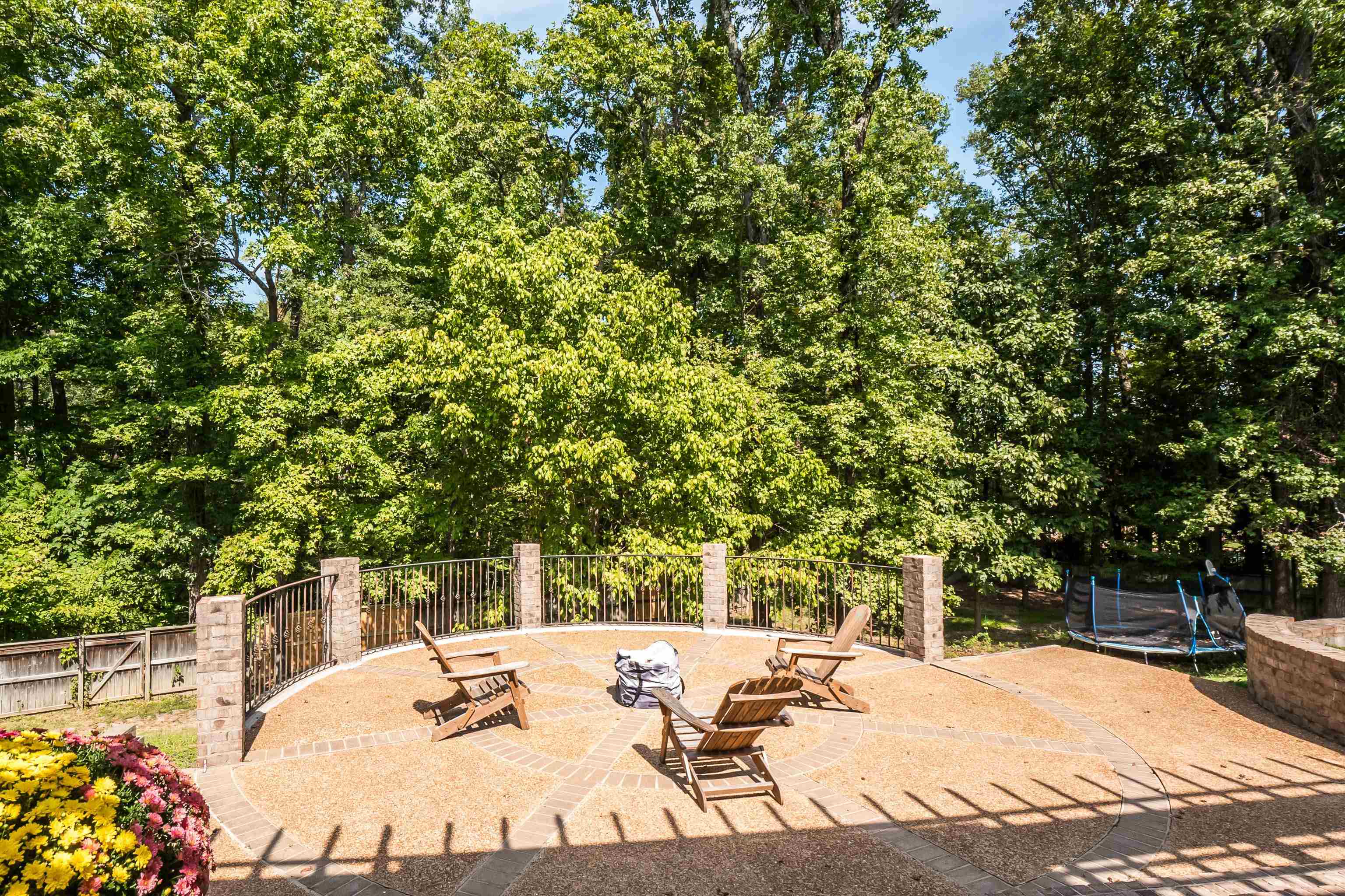 10230 MACKWOOD DR
