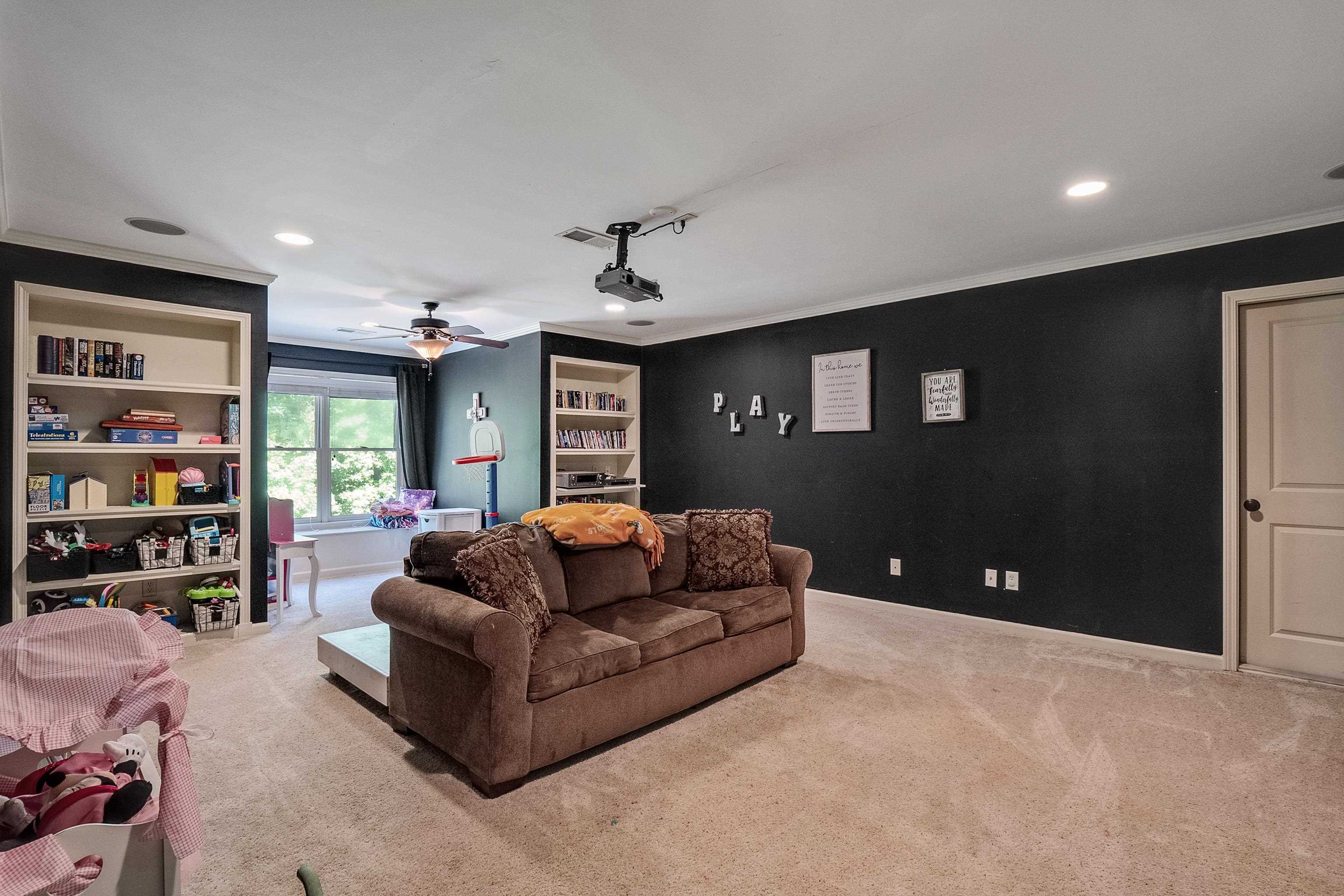 10230 MACKWOOD DR