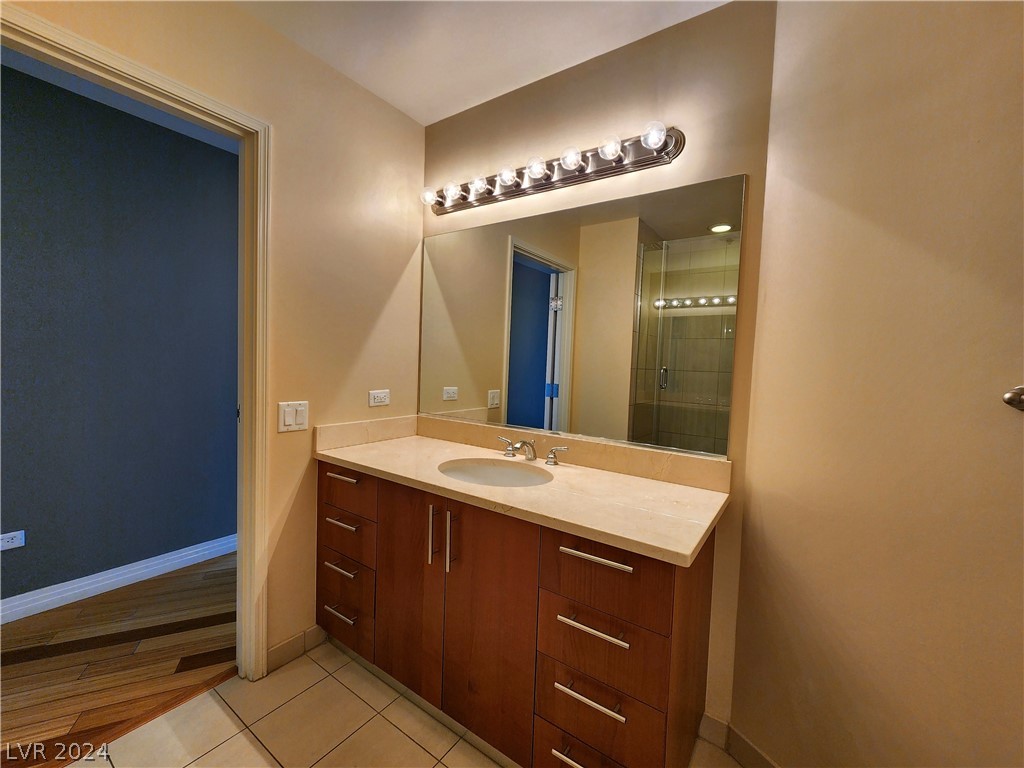 200 West Sahara Avenue 2305