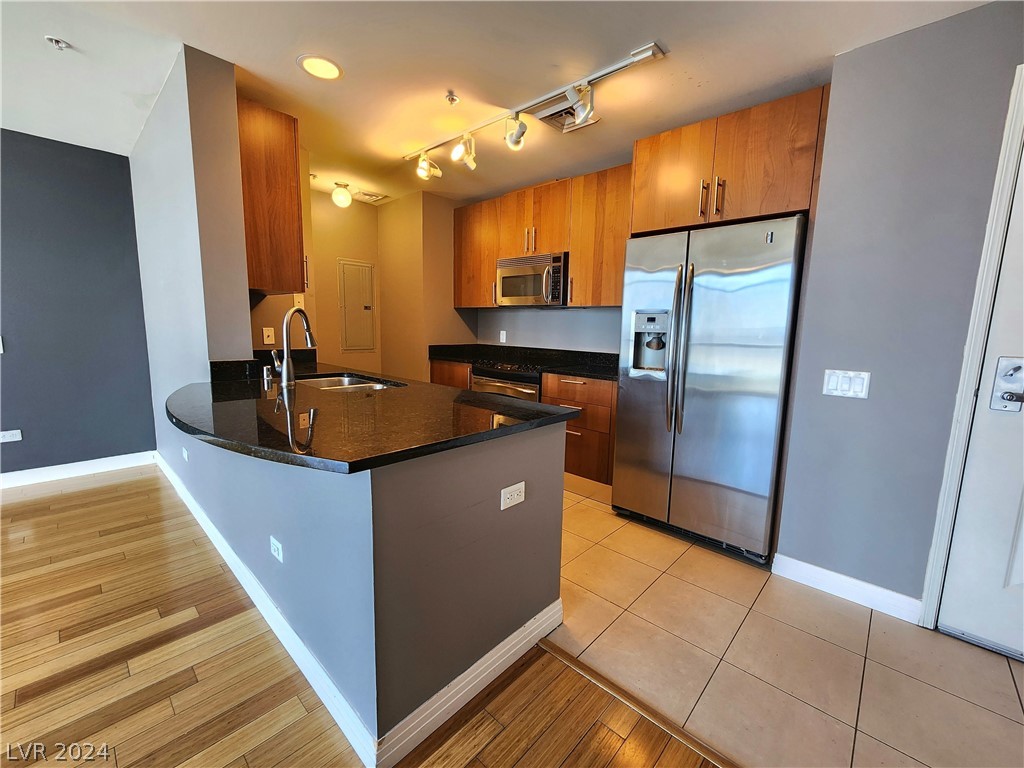 200 West Sahara Avenue 2305