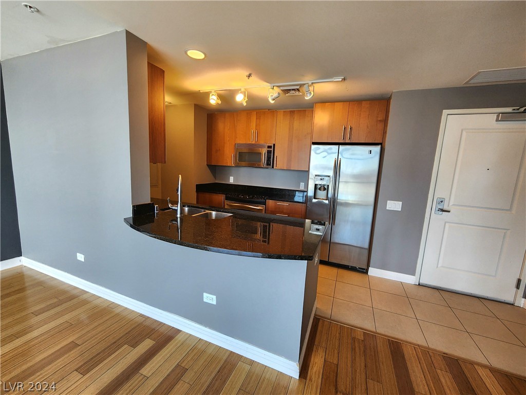 200 West Sahara Avenue 2305