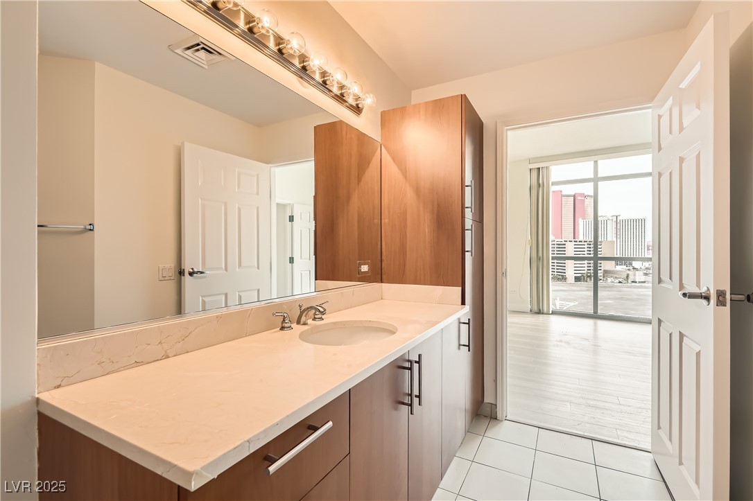 200 West Sahara Avenue 1102