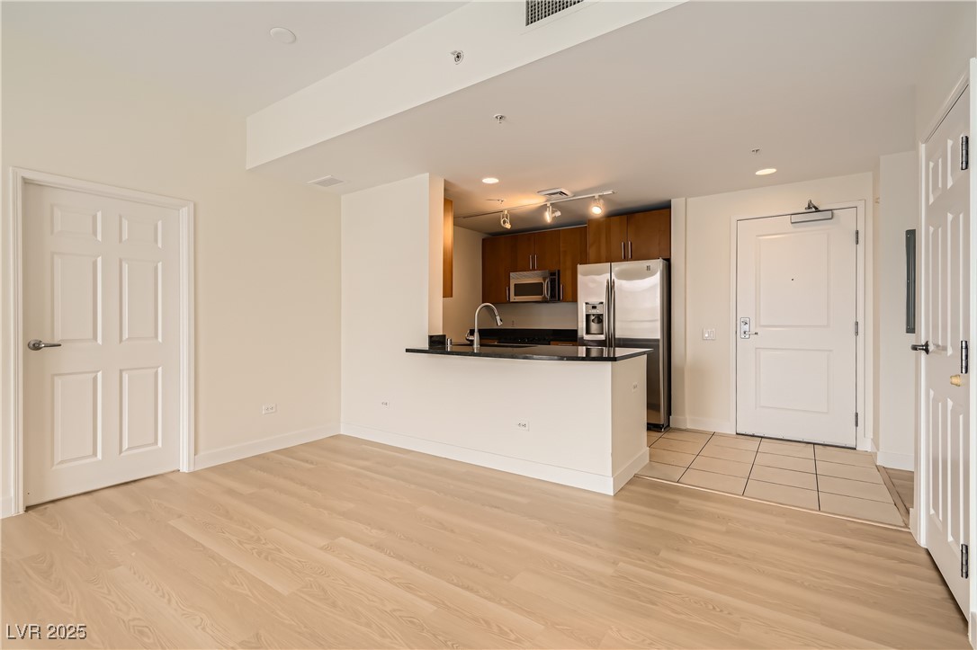 200 West Sahara Avenue 1102