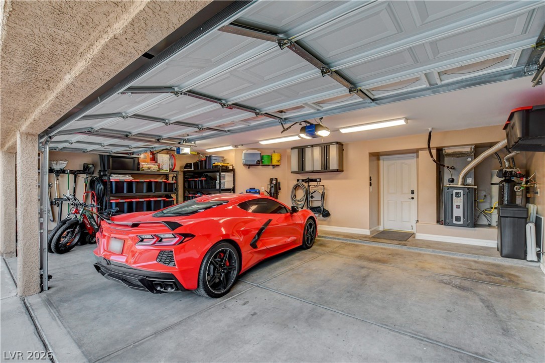 10133 Hill Country Avenue