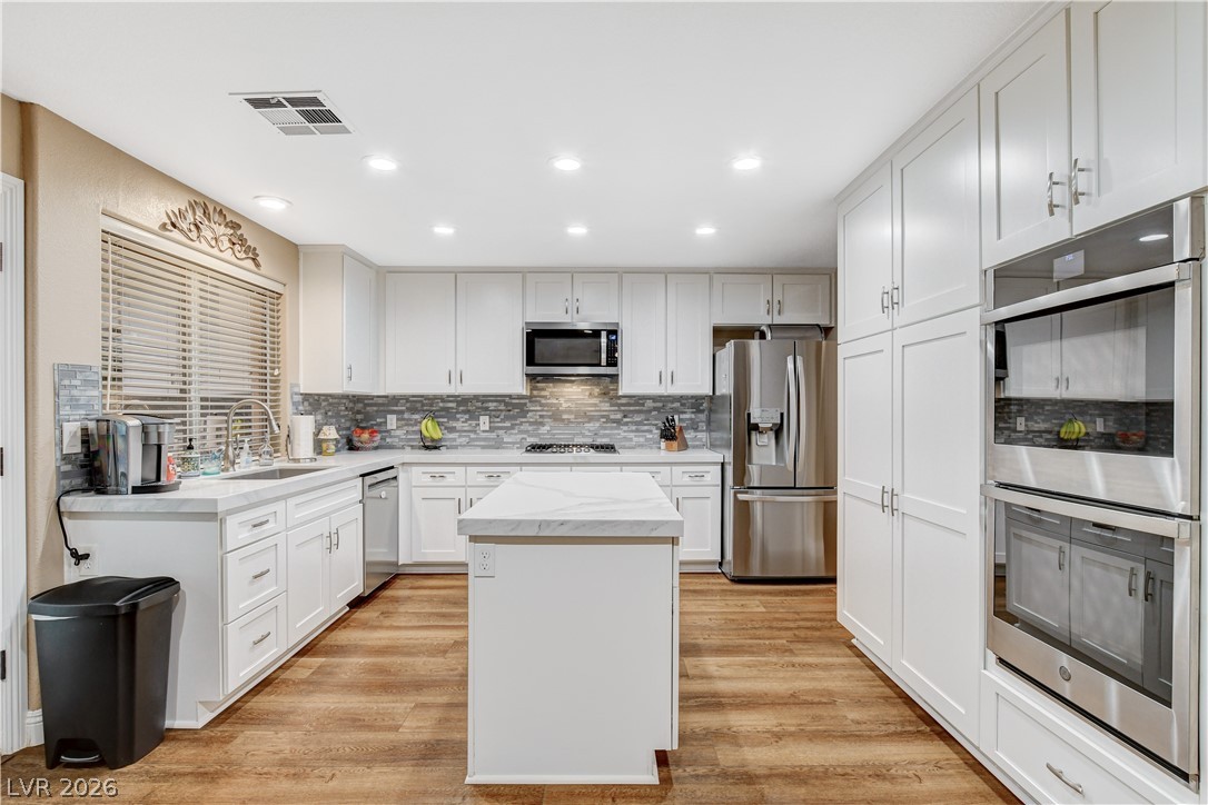 10133 Hill Country Avenue