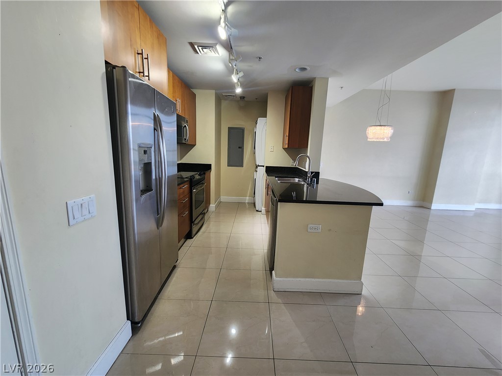 200 West Sahara Avenue 2004