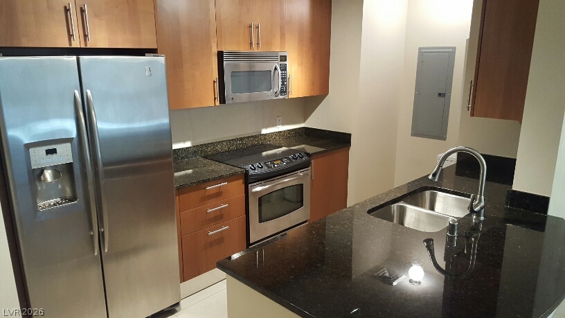 200 West Sahara Avenue 2004