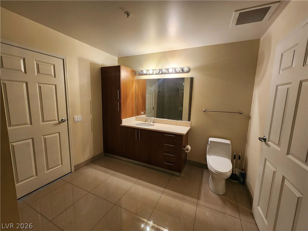 200 West Sahara Avenue 2004