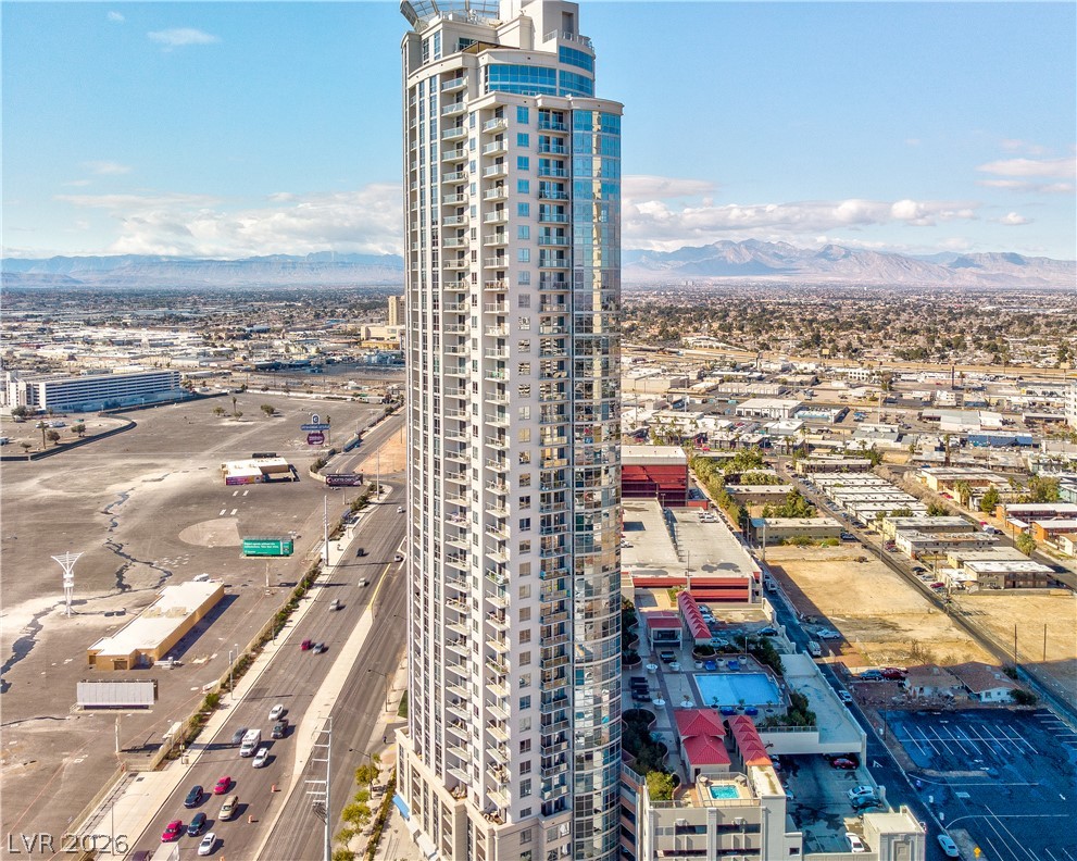 200 West Sahara Avenue 2004