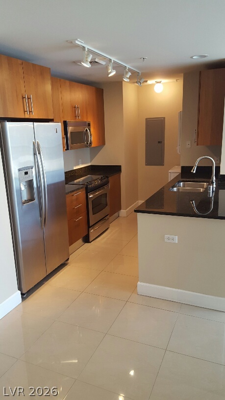 200 West Sahara Avenue 2004