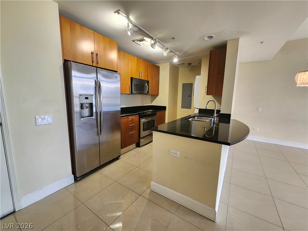 200 West Sahara Avenue 2004