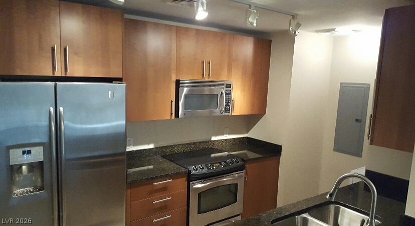 200 West Sahara Avenue 2004